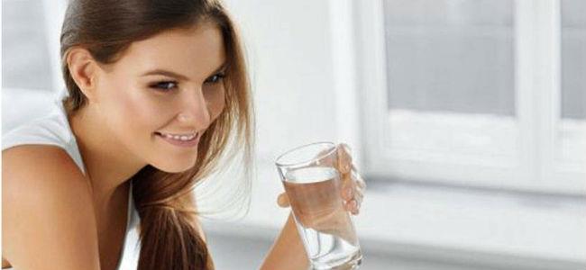  5 حيل تشجعك على شرب المياه بكثرة!