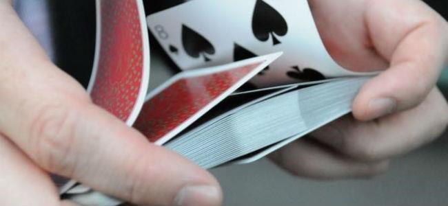 لهذا السبب أكثروا من لعب الورق