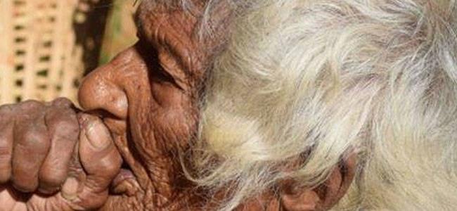  30 سيجارة يومياً... تعرّفوا على هذه المُعمّرة!