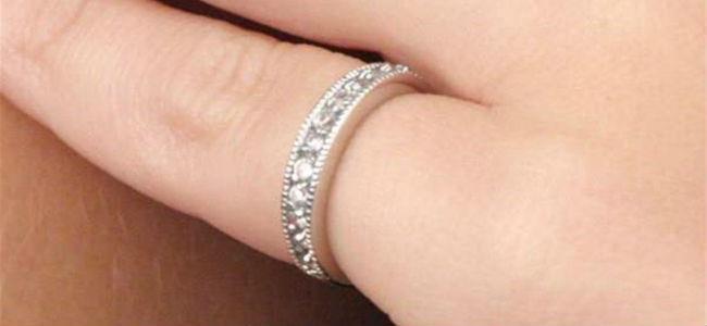  الى ماذا يرمز وضع الخاتم في الخنصر؟