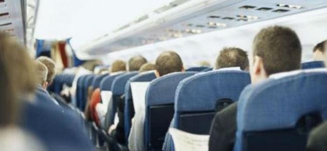 أزعجه حديثهما... فهبطت الطّائرة!