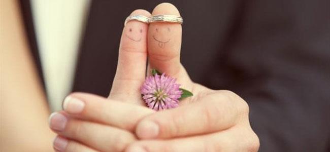 إدّعت على خطيبها بسبب تهرّبه...