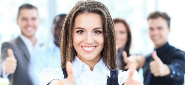 طالبي بزيادة راتبك وسوّقي لإنجازاتك.. هكذا تتقدمين في العمل