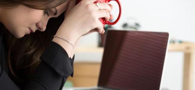 اذا ظهرت لديك هذه العلامات.. فأنت بحاجة لاجازة عمل!