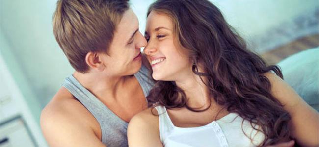 طرقٌ بسيطة تعيد العاطفية بينكِ وبين الشريك!