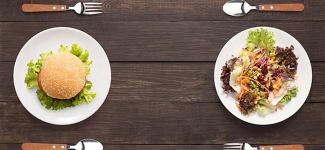  بين الهمبرغر والسلطة... أي طبق يحتوي سعرات حرارية أقلّ؟