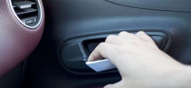 عادة تفعلها يوميا في السيارة.. امتنع عنها فورا