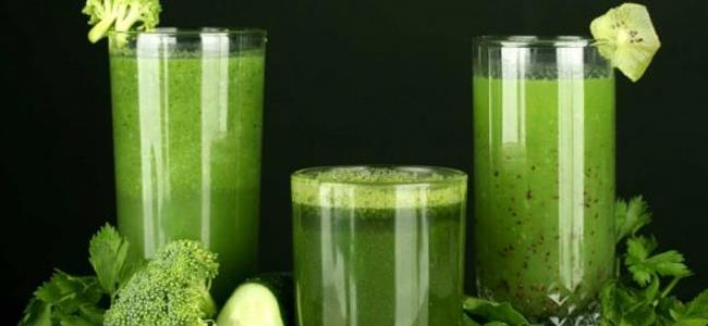 عصير الخضار الخضراء لتنظيف الجسم من السموم
