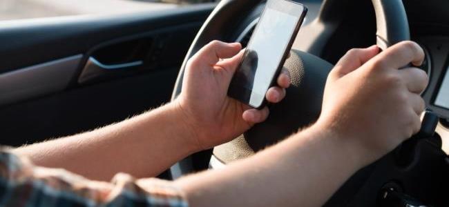 تطبيق يغنيك عن استخدام الهاتف أثناء القيادة