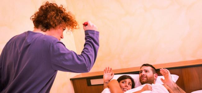 5 أخطاء ترتكبها المرأة عند اكتشافها خيانة زوجها 