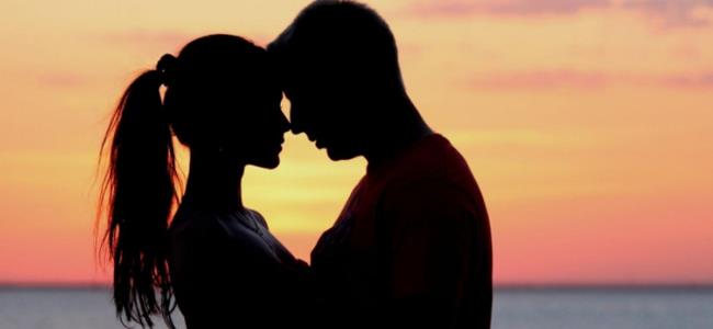 5 طرق بسيطة تجعل زوجتك تشعر أنها أجمل امرأة