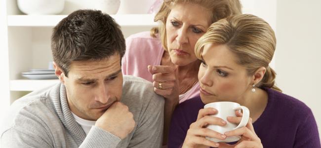 تجنبي هذه التصرفات الـ5 مع حماتك 