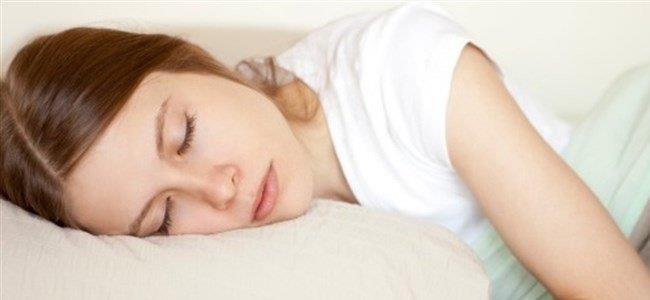  لماذا نشعر أحيانًا بإهتزازات أثناء النوم؟
