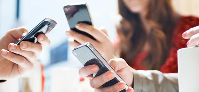 الإفراط في استخدام الهاتف.. يعرضك للغباء!