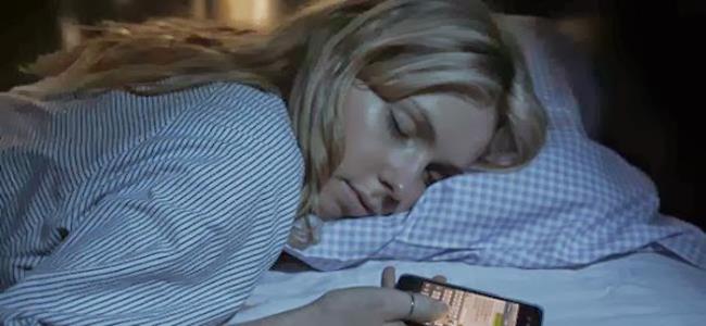 النوم بجوار الهواتف الذكية يؤثر سلبا على القدرات العقلية
