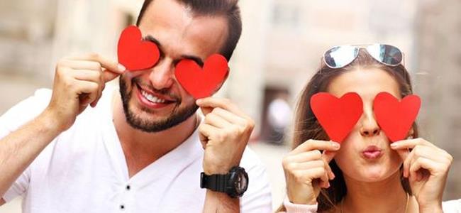 بعد سنوات من الزواج.. كيف تجعلينه يقع في غرامك من جديد؟ 