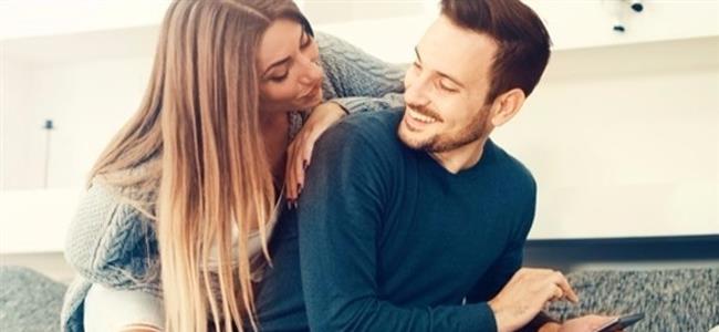 لا تقرأوا رسائله ولا تخترقوا كلمة السر.. 5 قواعد لعلاقة زوجية صحية!