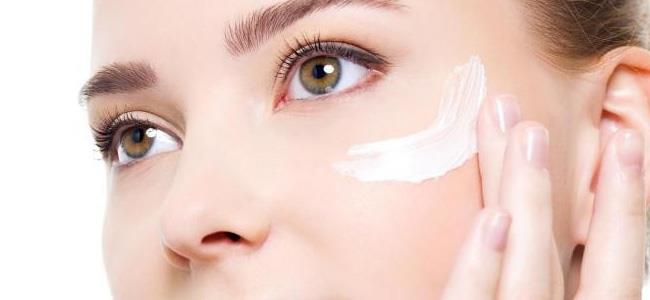 افركي وجهك بهذه الخلطة لـ5 دقائق.. لتصبح نقية ومشرقة!