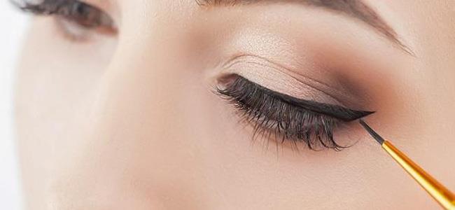 4 أخطاء عليكِ تجنبها عند وضع الأيلاينر