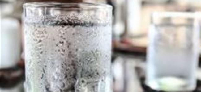 هذا ما يفعله كوب من الماء البارد في جسمك! 