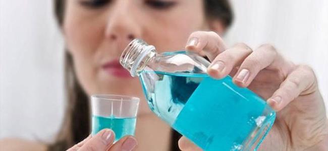 الاستخدام المفرط لغسول الفم يزيد من البكتيريا