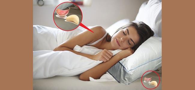 لماذا عليكِ وضع حصّ من الثوم تحت الوسادة قبل الخلود الى النوم؟
