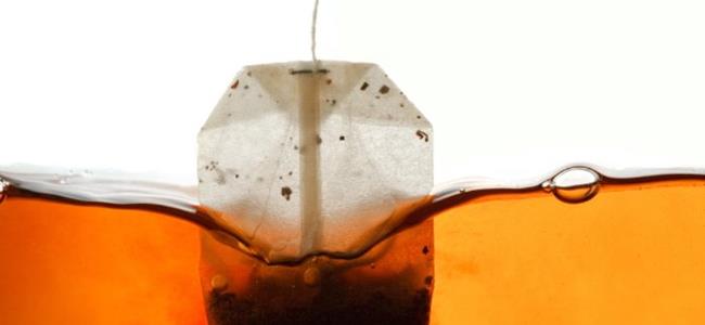 لا تتركون كيس الشاي في الكوب أثناء شربه