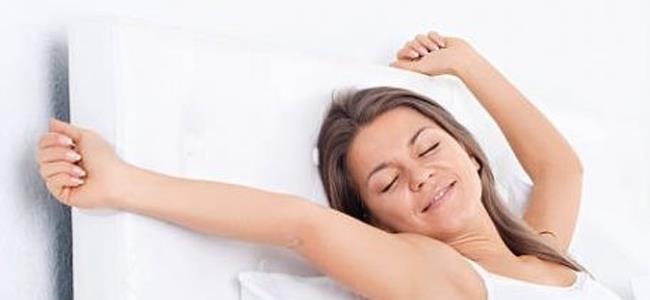 خطوات لا تخطر ببالكِ للاستيقاظ بنشاط.. اتبعيها!