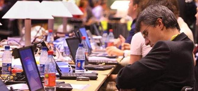 الجلوس على مكتب العمل يقتلك ببطء