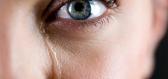 باحثون يولدون الكهرباء من الدموع