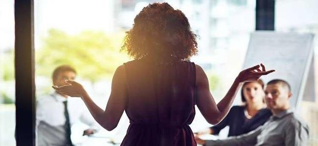 النساء يقضين 4 أشهر في اختيار ملابس العمل! 