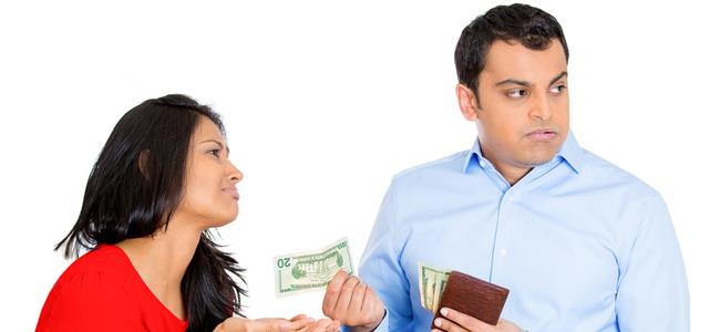 إذا كان زوجكِ بخيلاً.. فما الحل لتغيير طبعِه؟ 