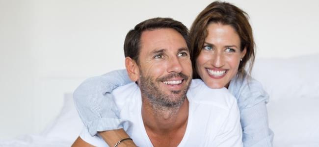 4 صفات عند المرأة تجذب الرجل الناضج.. تعرّفي إليها! 