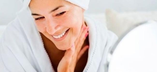 10 أطعمة تجعلك تبدين أصغر سناً!