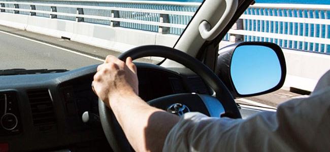  لماذا يقود شعوب بعض الدول على الجانب الأيسر من الطريق؟