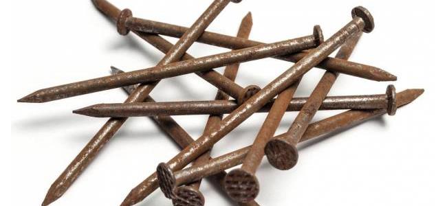 بالخطوات.. هذا ما عليكم فعله إذا دخل مسمار في قدمكم