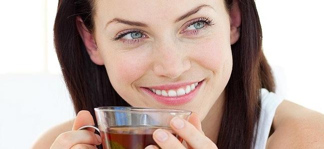 اشربوا الماء قبل الشاي أو القهوة.. لهذه الأسباب 