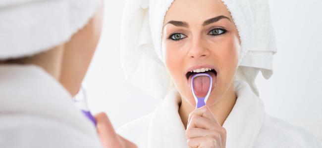 نظفوا لسانكم باستمرار لتجنب هذه الأمراض! 