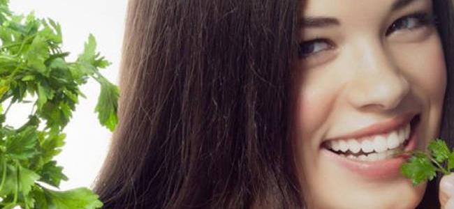  هل تعلمين أن البقدونس يعزز كثافة الشعر؟