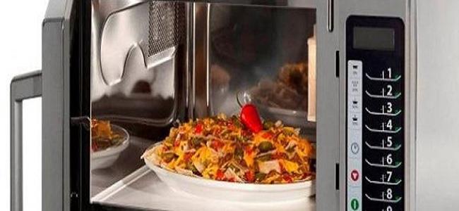  نصائح لا تهملوها عند تسخين الطعام في المايكرويف! 
