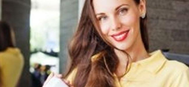 تجنّبوا هذه الأخطاء عند استخدام الشامبو الجاف 