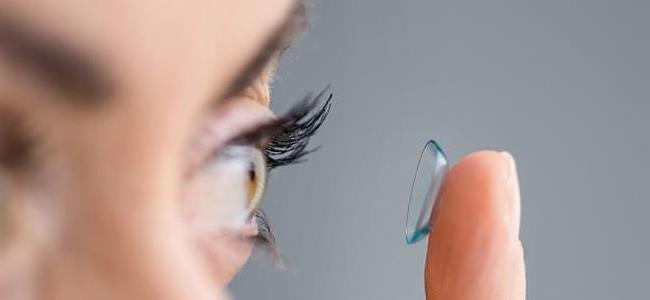 لحماية العيون.. معلومات مهمّة عن العدسات اللاصقة