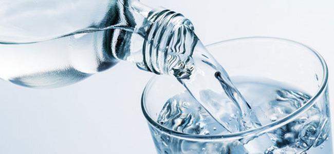 شرب الماء قبل النوم قد يزيد وزنك