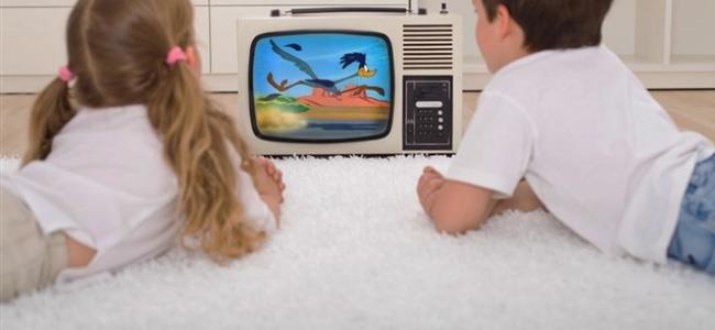 كيف تحدّين من مشاهدة طفلك للتلفزيون؟