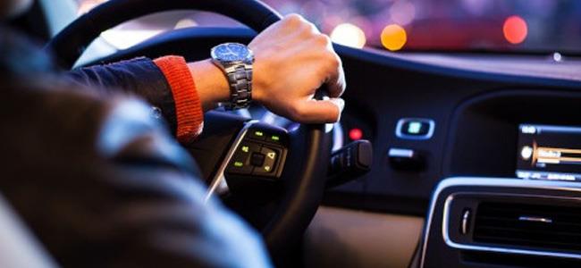 لمن يقودون السيارات وهم تحت الـ20.. معلومات هامة يجب أن تعرفوها!