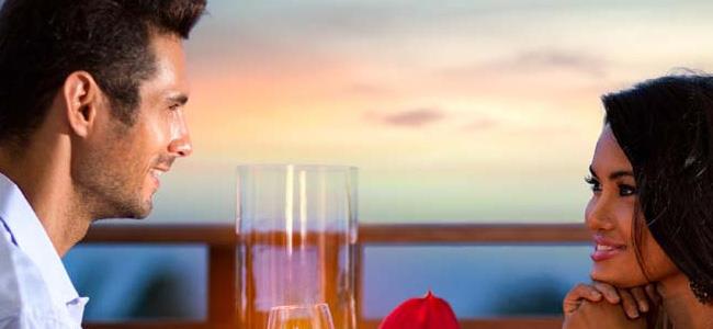 خطواتٌ يعمدُ إليها الرجل لكسر الجليد في الموعد الغرامي الأول.. اعرفيها