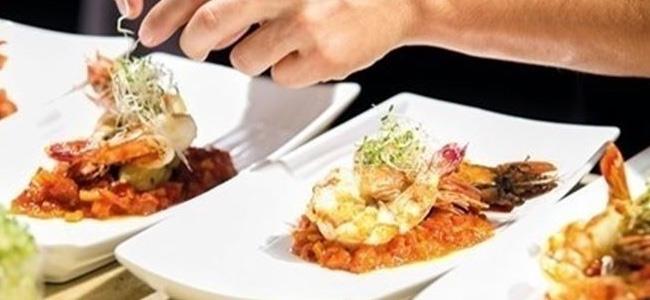 الأكل في المطاعم باستمرار يؤثر سلباً على الهرمونات!