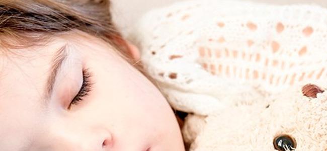 قلة النوم تصيب الأطفال بالسمنة 