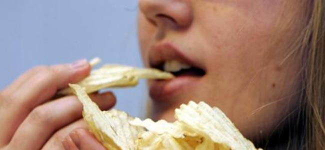 لماذا نستمتع كثيرا بأكل رقائق البطاطس؟