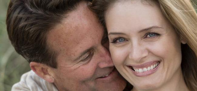 الابتسامة تزيدكم سنّاً؟